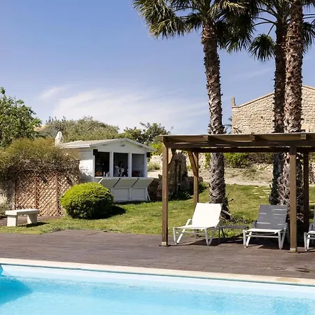 Masseria Del Carrubo מלון