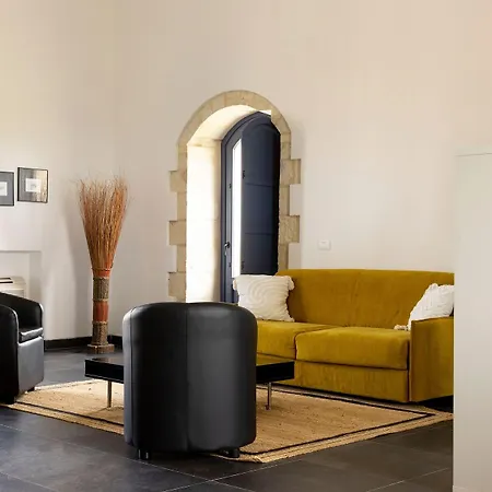 Masseria Del Carrubo מלון