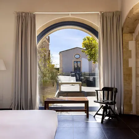 מלון Masseria Del Carrubo 4*