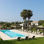 Masseria Del Carrubo 4*