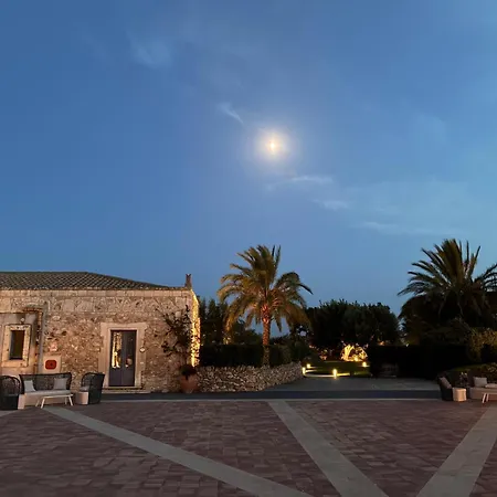 Hotel Masseria Del Carrubo